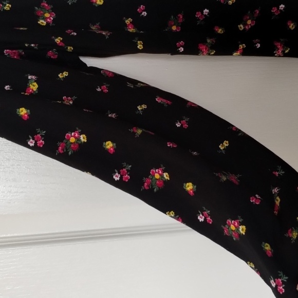 Socialite Curve Black floral long sleeve midi dress twisted front - Picture 4 of 10